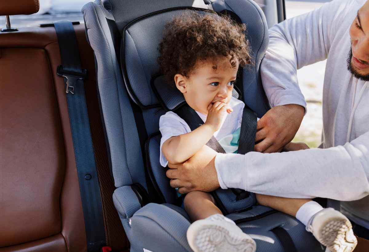 Do Click ao Cinto: Como o Marketing na Influencia a Segurança Infantil no Carro